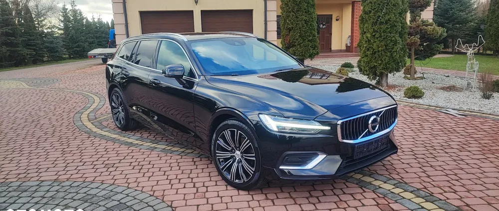 świętokrzyskie Volvo V60 cena 89900 przebieg: 145600, rok produkcji 2018 z Kuźnia Raciborska